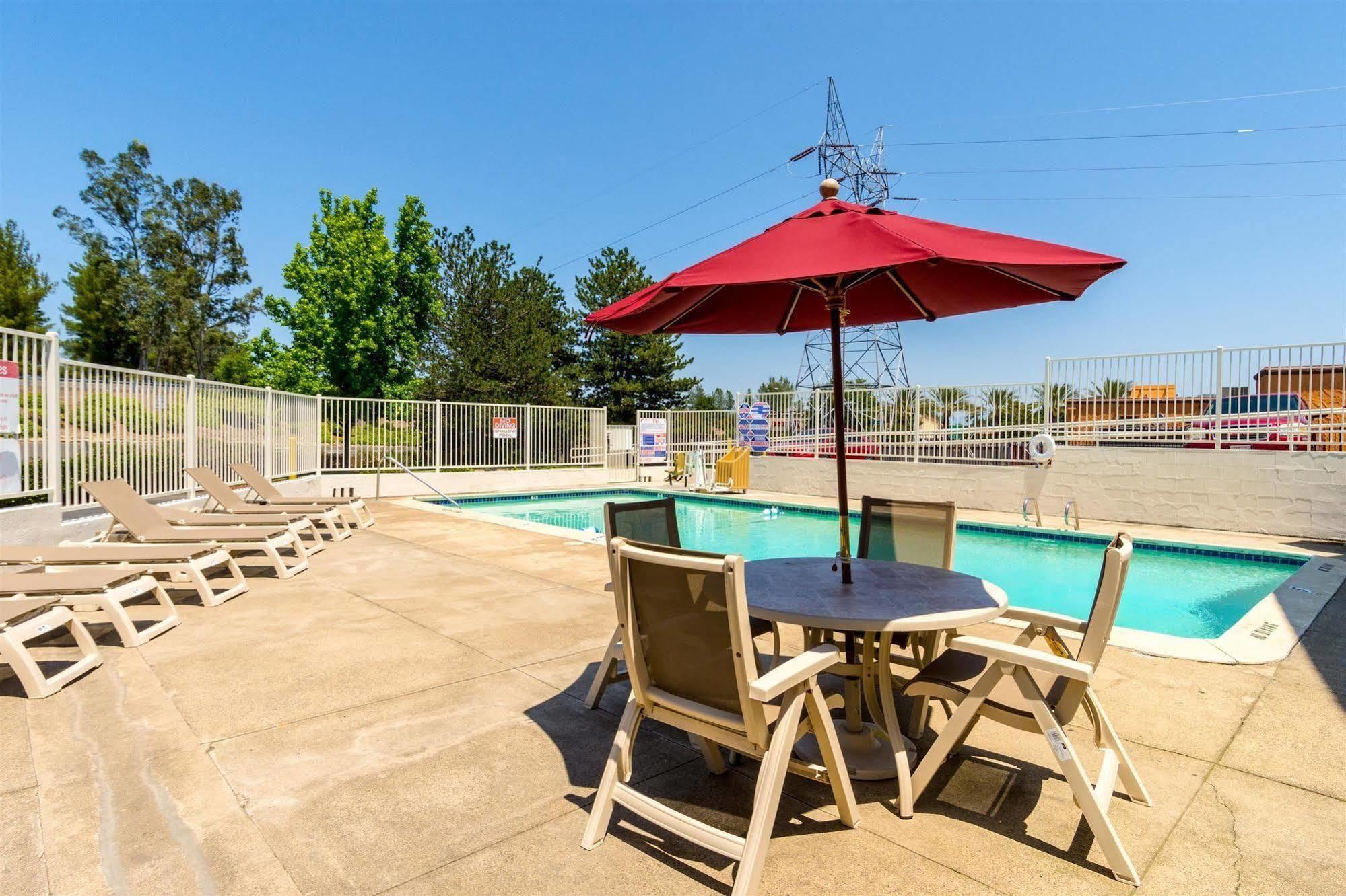 Hotel 6-redding, Ca - 2*